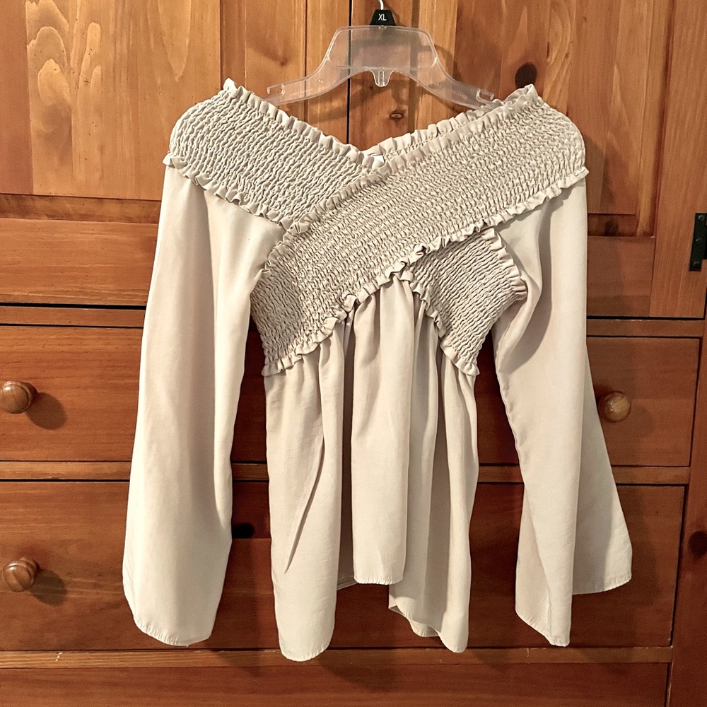 NWOT Vici Off the Shoulder Top -sz Small